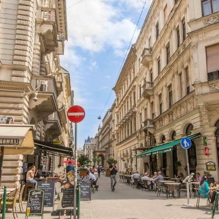 Cozy Downtown Studio Apartment Budapeste Exterior foto
