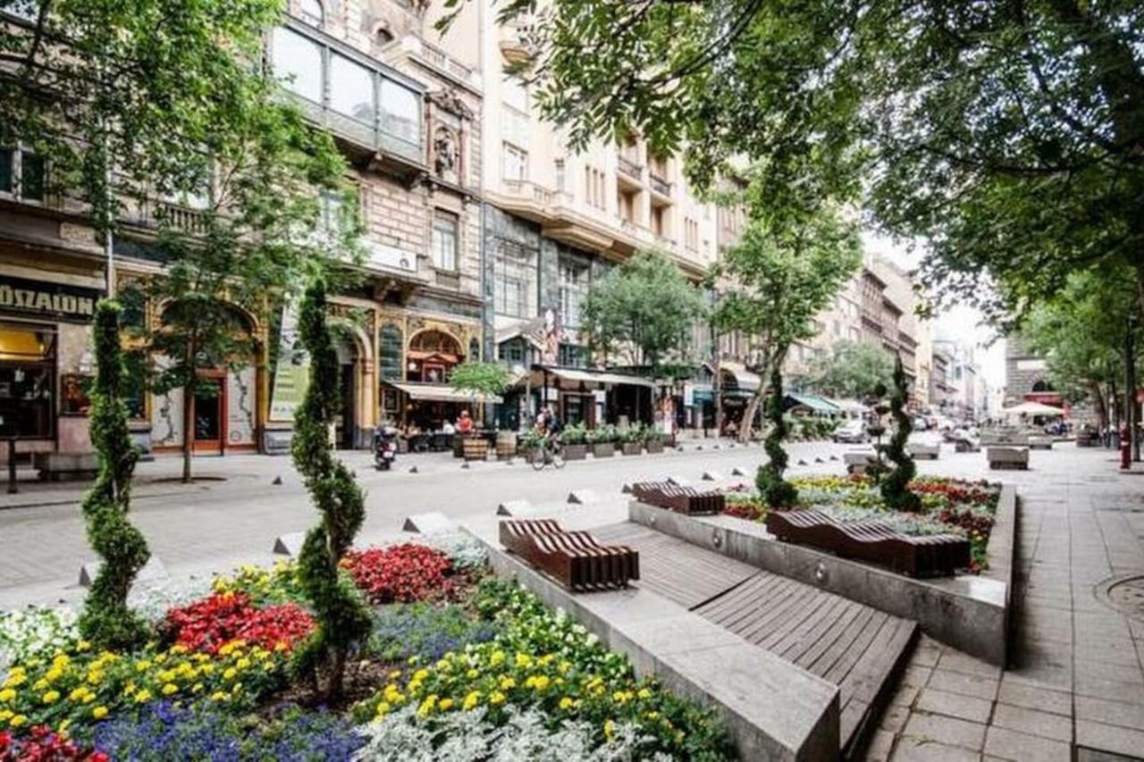 Cozy Downtown Studio Apartment Budapeste Exterior foto