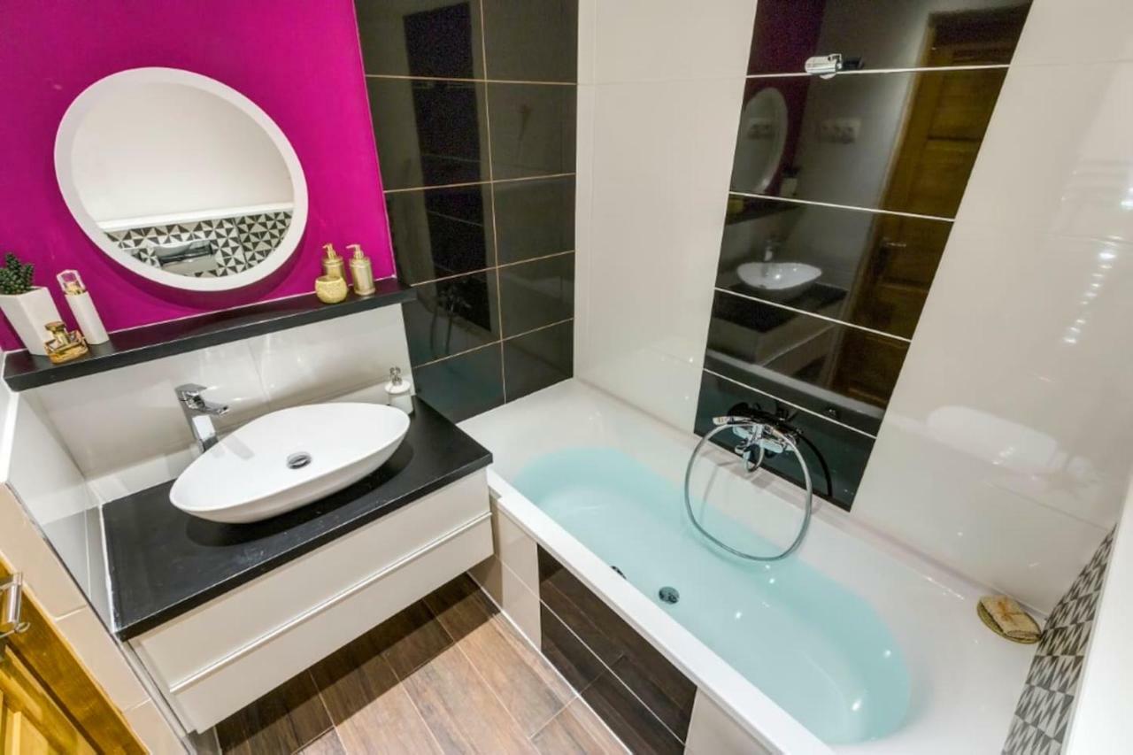 Cozy Downtown Studio Apartment Budapeste Exterior foto